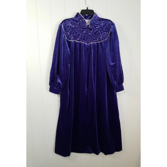 Vintage Vandemere Robe Medium Embroidered Velour FloralGrannycore  Housecoat - Picture 1 of 11